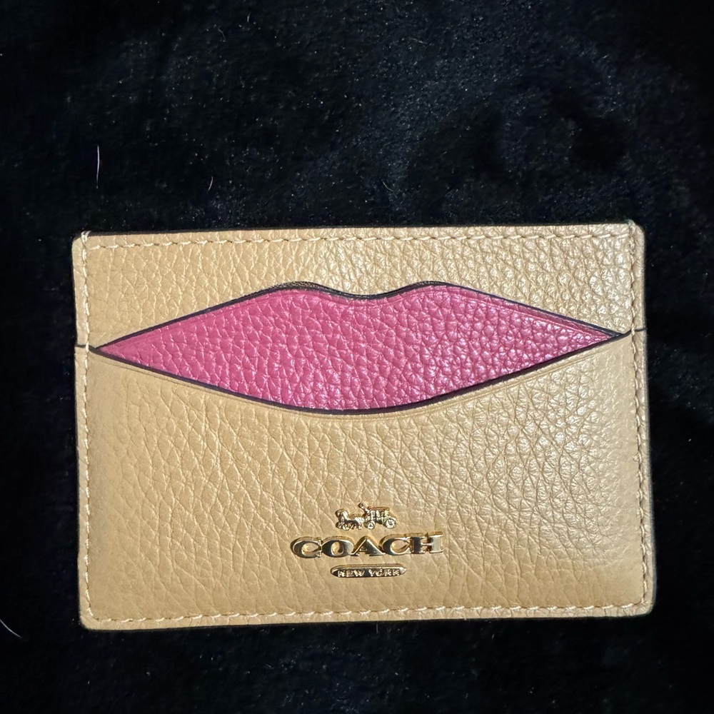 Coach NWOT Tan Card Case with Pink Lip Accent